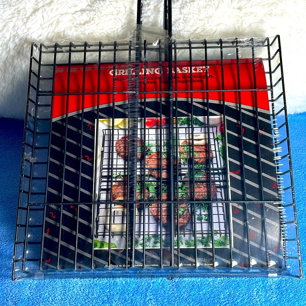 NWT Grilling Basket with extended Handle